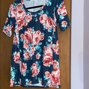 Floral print top, by Chris & Carol, like new.